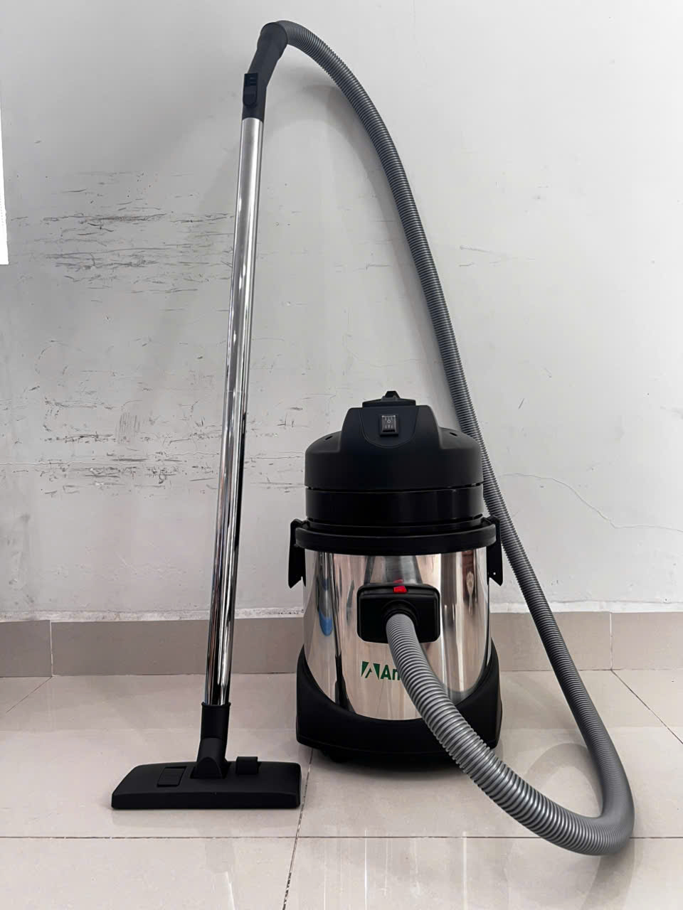 z6303899040570_840b06ef60b29b55c34d52a963241f10 Máy hút bụi khô và ướt Amtek AT-151